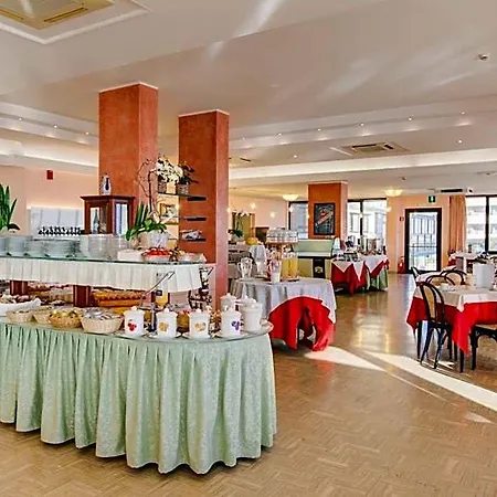 Hotel Royal-spiaggia 3*