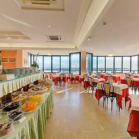 Royal-spiaggia Hotel 3*